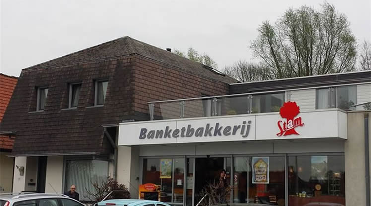 Bakkerij Stam Capelle2 bakker2